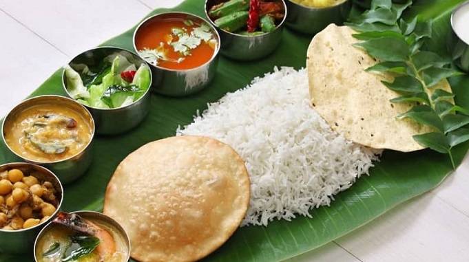  benefits of eating in leaves plate, leaf plate benefits, healthy foods to eat, kele ke patte par khana khane ke fayde, केले के पत्ते की प्लेट के फायदे, केले के पत्ते पर खाना खाने का लाभ, कौन से बर्तन में खाना खाना चाहिए